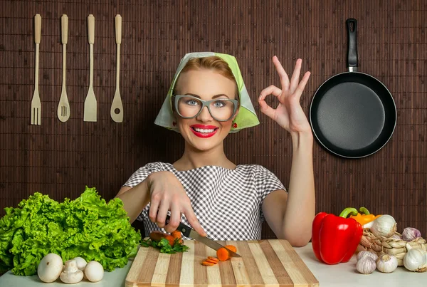 Landelijke vrouw cook — Stockfoto