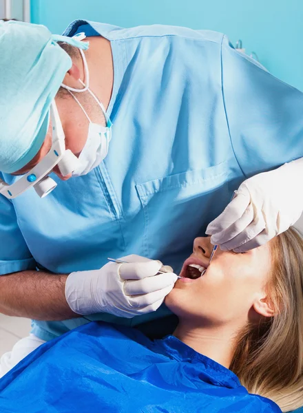 Стоматолог — стоковое фото