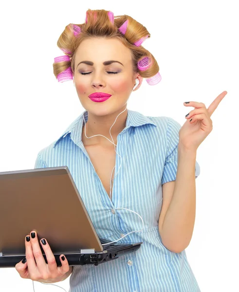 Mujer feliz escuchando música —  Fotos de Stock