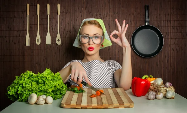 Femme cuisinière — Photo