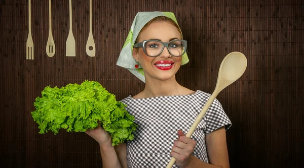 Femme cuisinière — Photo