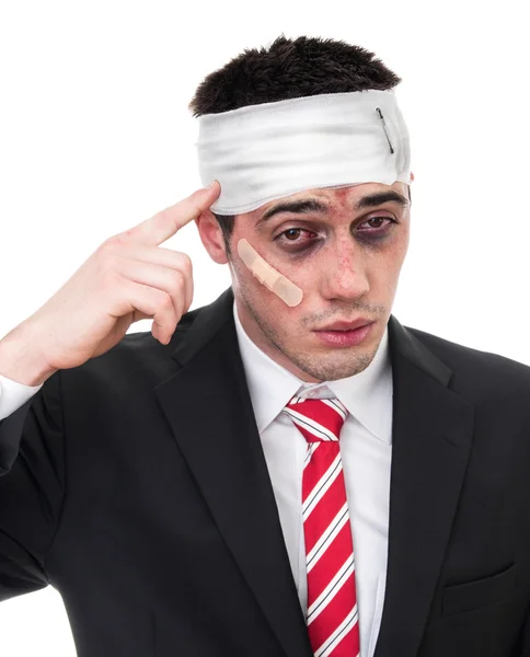 Homem com olhos machucados e cabeça — Fotografia de Stock