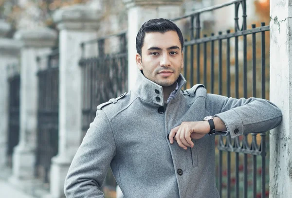 Retrato de un joven —  Fotos de Stock