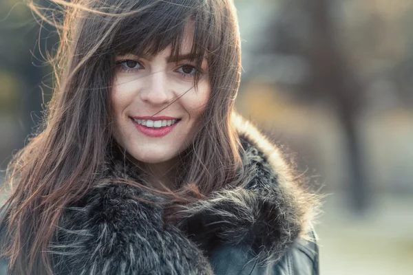 Brunette woman — Stock Photo, Image