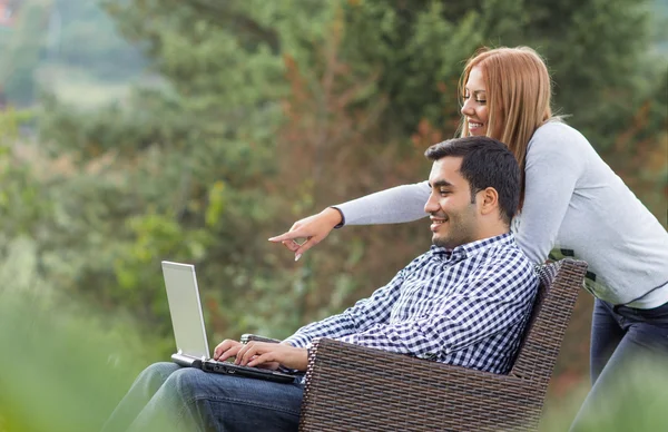 Couple or friends using laptop — Stock Photo, Image