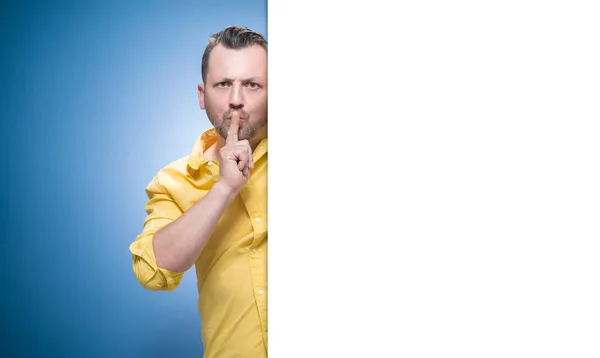 Schweigen Mann Mit Dem Finger Auf Den Lippen Geheimkonzept Vor — Stockfoto