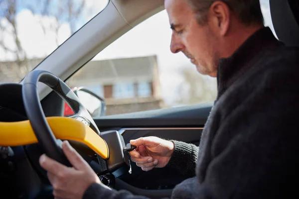 Mature Man Fitting Manual Steering Wheel Lock Car — Stockfoto