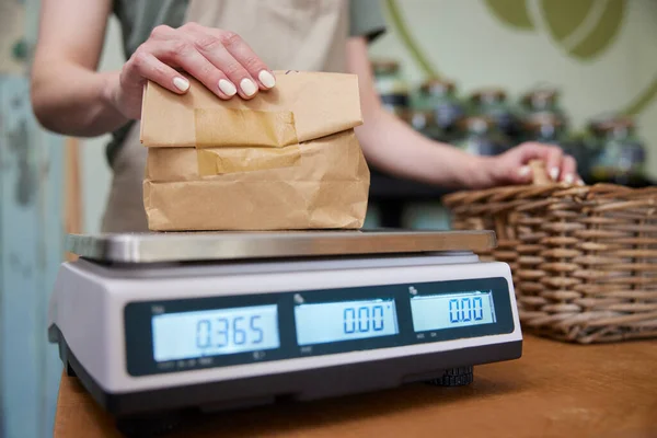Close Sales Assistant Sustainable Plastic Free Grocery Store Weighing Goods — Fotografie, imagine de stoc