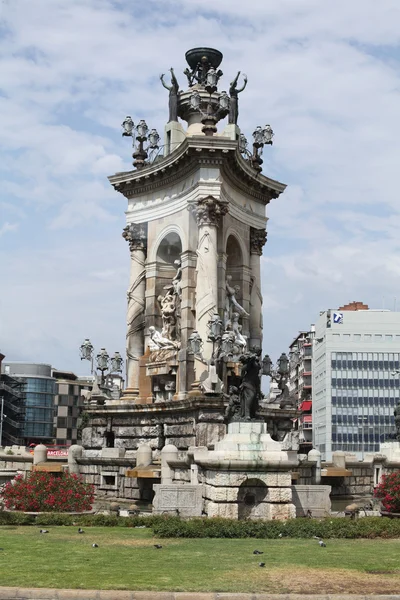 Barcelona. socha na náměstí plaza catalunya. — Stock fotografie