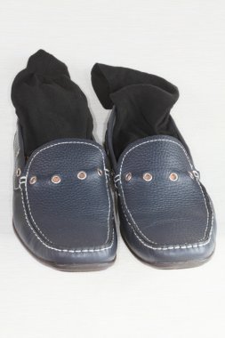 mokasen ve bir çift çorap.