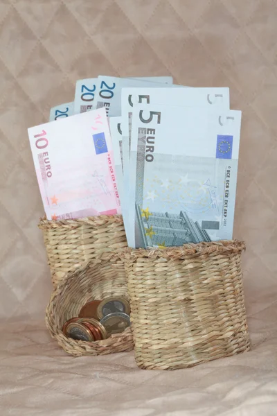 Der Euro im Korb. — Stockfoto