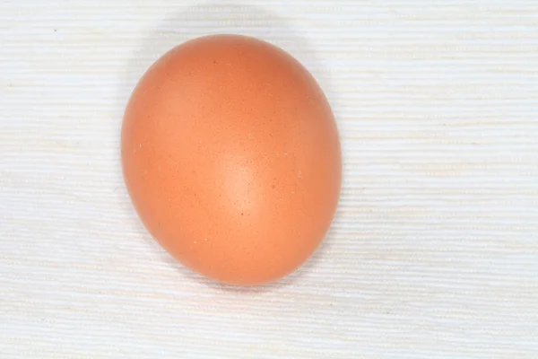 Un uovo di gallina . — Foto Stock