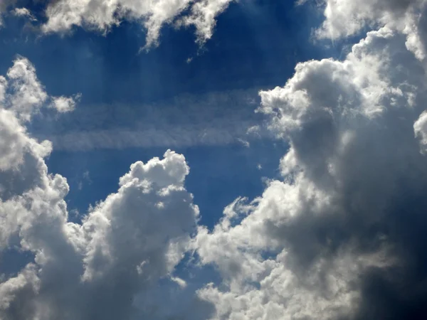 雲と青い空 — ストック写真