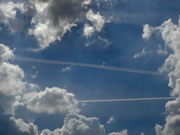 雲と青い空 — ストック写真