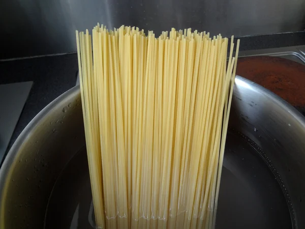 Pasta en olla —  Fotos de Stock