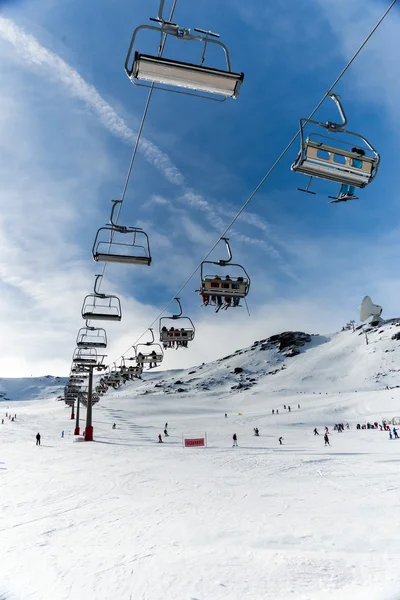 Seggiovia nella località invernale — Foto Stock