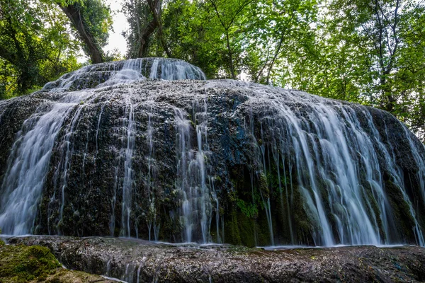 Wasserfall vom Steinkloster, Zaragoza, Spanien. — Stockfoto