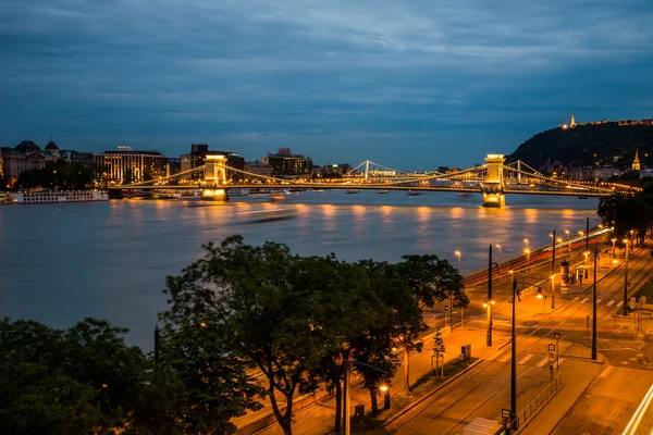 Budapest Chain Bridge, vista nocturna — Foto de Stock