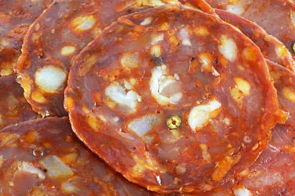 Baharatlı İspanyol chorizo (kurutulmuş kırmızı biber sosis) - salam, sucuk — Stok fotoğraf