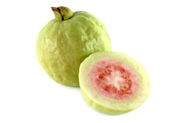 taze elma pembe guava üzerinde beyaz izole ikiye böldüm