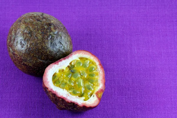 Saftiga Granadilla (passionsfrukt) — Stockfoto