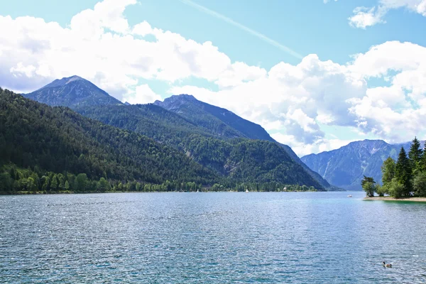 Spokojny widok jeziora achensee, austria — Zdjęcie stockowe