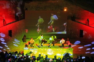 Serfaus müzik etkinliğinde hissediyorum: Komperdell, Tyrolian dans gösterisi