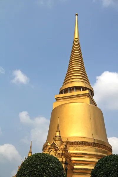 Una pagoda d'oro al grande palazzo, Bangkok, Thailandia — Foto Stock