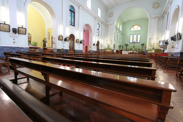 El interior de la tranquila Catedral de Macao, Macao —  Fotos de Stock