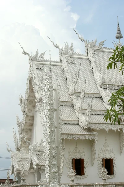Wat Rongkun (O templo branco em Chiangrai, Tailândia ) — Fotografia de Stock