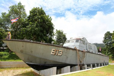 Tsunami polis teknesi 813 (Buretpadungkit)