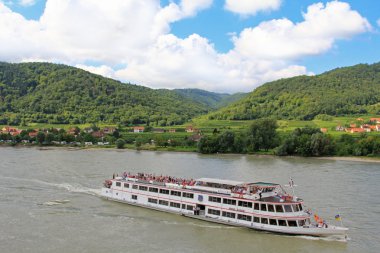 turistler yolculukları Tuna Nehri, wachau, Avusturya