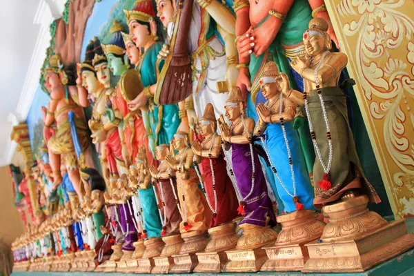 Staty av hinduiska gudar på sri mahamariamman indiska tempel — Stockfoto