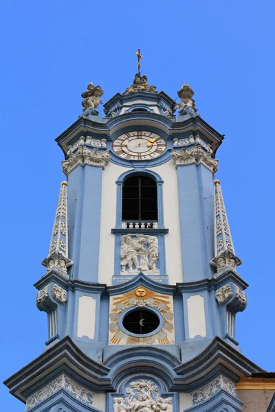 Um campanário azul na Abadia de Durnstein (Stift Durnstein ) — Fotografia de Stock