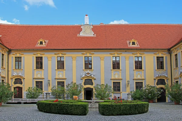 En innergård i durnstein abbey — Stockfoto
