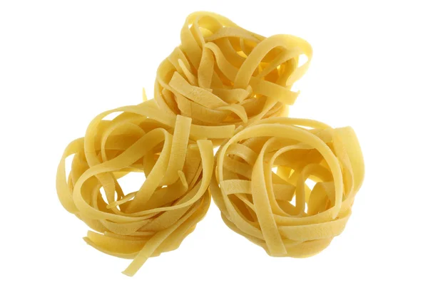 Fettuccine hnízda izolované na bílém — Stock fotografie