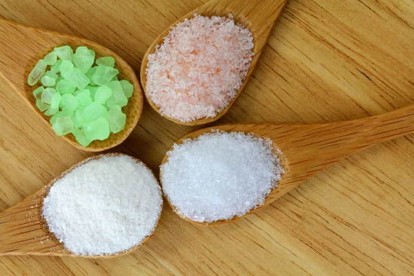 4 Types of salt in a wooden spoon — Stock Photo, Image