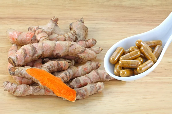 Turmeric rhizomes and Turmeric Capsules — Stock Photo, Image