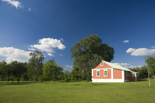 Дом в сельской местности — стоковое фото