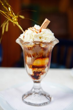 Çikolatalı dondurma