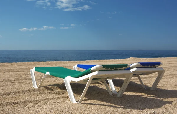 Dvě židle na pláži — Stock fotografie