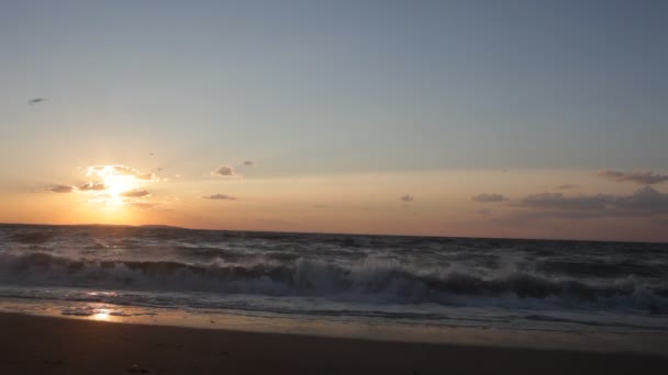 Sonnenuntergang im Meer — Stockvideo