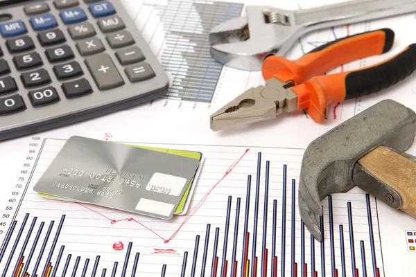 Housebuilding and renovation graphics and hammer and credit card — Stock Photo, Image