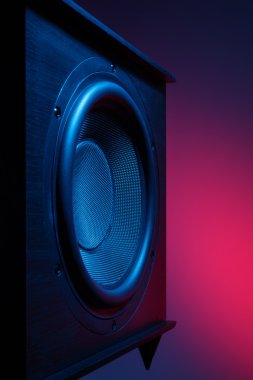 siyah sub-woofer
