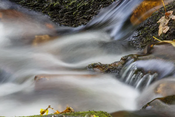 Bergsflod — Stockfoto