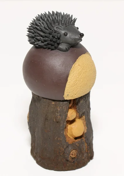 Sculpture of a hedgehog on the stump — Stock Photo, Image