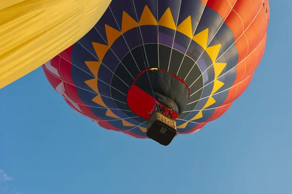 Encuentro de globos aerostáticos en el valle de los templos de Paestum — Foto de Stock