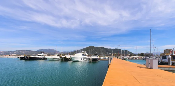 Yates y lanchas en el puerto — Foto de Stock