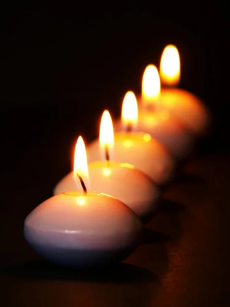 П'ять свічок в ряд — стокове фото
