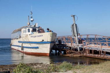 OCHAKIV, MYKOLAIV REGION, UKRAINE - 16 Eylül 2019: Karadeniz yakınlarındaki sivil gemi 